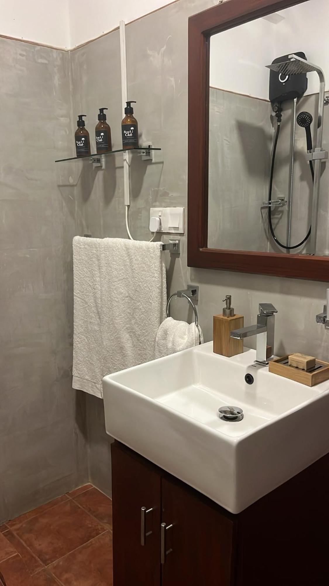 Beach Club Apartments Индурува Экстерьер фото